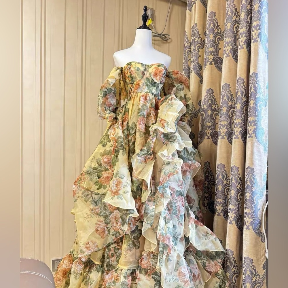 Selkie Collections Butter Rose in Bloom Bridal Gown with Foldable Train S - Picture 9 of 14